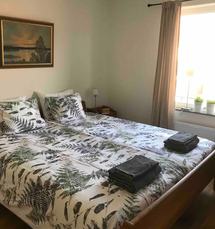 Airy room with single kitchenette in the middle of Varberg.