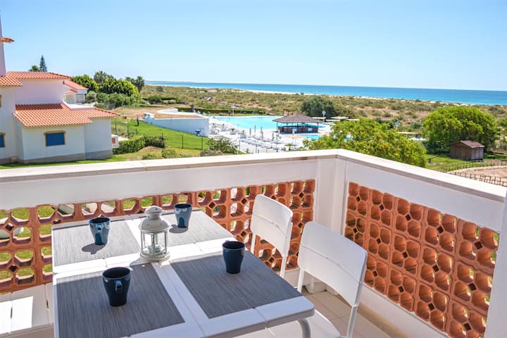 First line ocean view T1 apartment in  Algarve