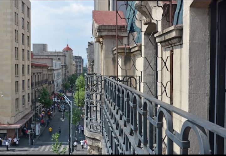304 Balcony apt. Walk to Zocalo A/C Rooftop!