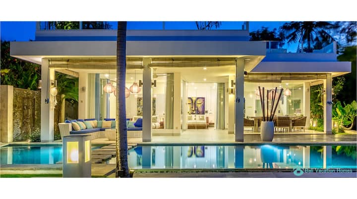 Ocean Beachfront Luxury Design Villa @ Lovina