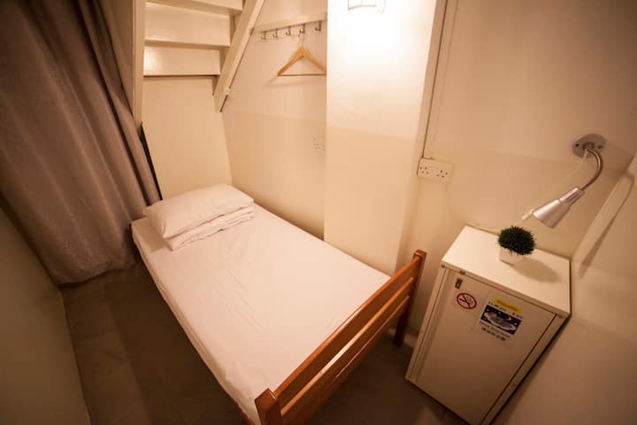 1-Pax Near CBD Private Room, Non-Private Toilet