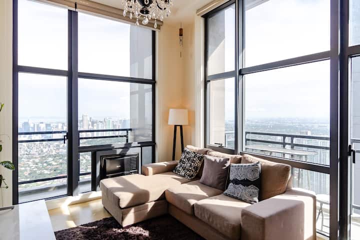 Amazing Cityscape View @ 68th Penthouse 1 BR Suite