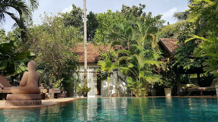 Private bungalow with pool in villa
