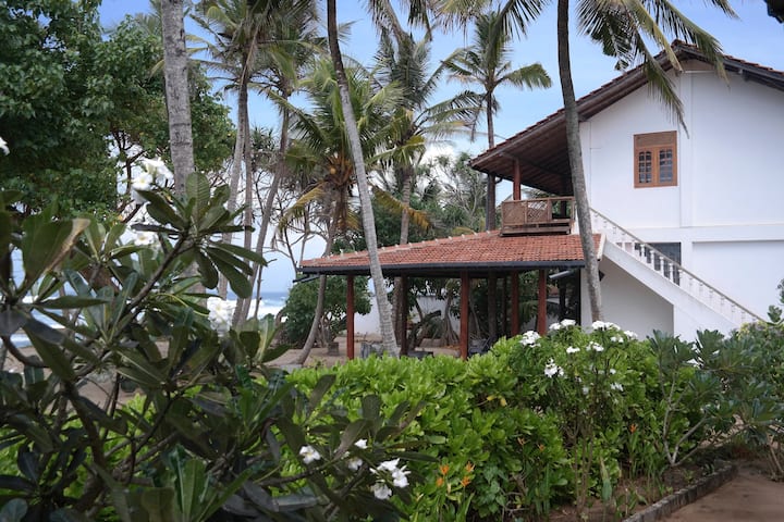 Sole Occupancy, secluded   2 Bedroom Beach House