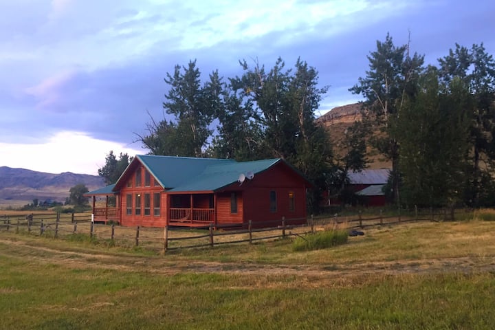 Beartooth Montana Cabin- Amazing adventure awaits