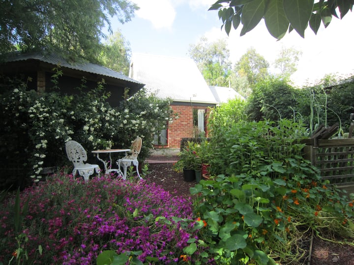 Outlook Cottage  - farm stay accommodation