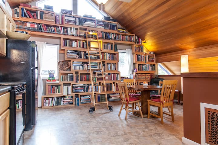 Cozy Bookworm's Retreat in Bend