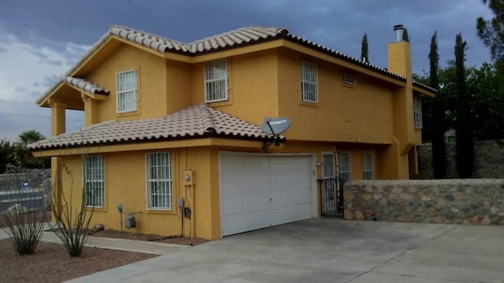 Spanish style close to I-10, 1 full bed
1 twin mat