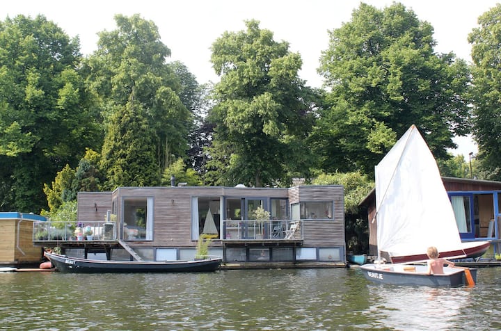 Sunny houseboat (incl small boat!) Utrecht/centre