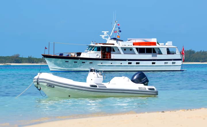 yacht charter nassau | three-bedroom yacht in exuma