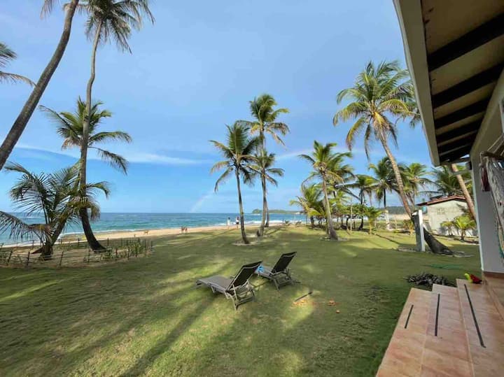 Tropical Retreat in the Caribbean:Beachfront House