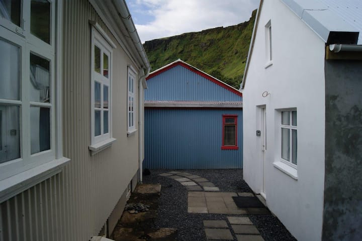 Charming Cottage in Vík
