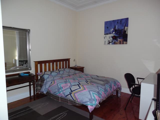 Cosy Home In a Most Convenient location in Sydney