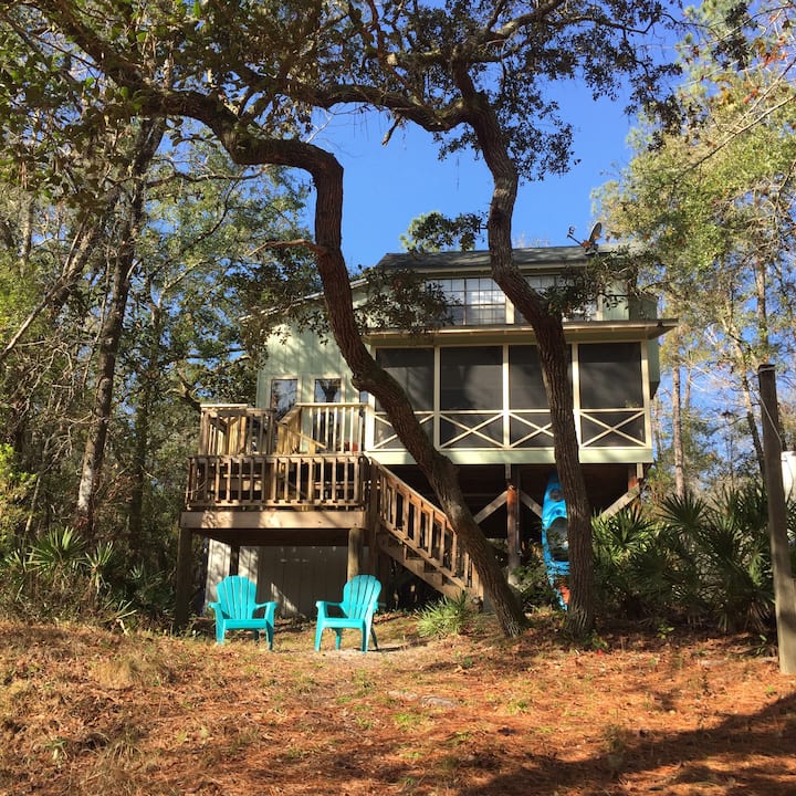 Sopchoppy River Home in the Forest. Beaches Nearby