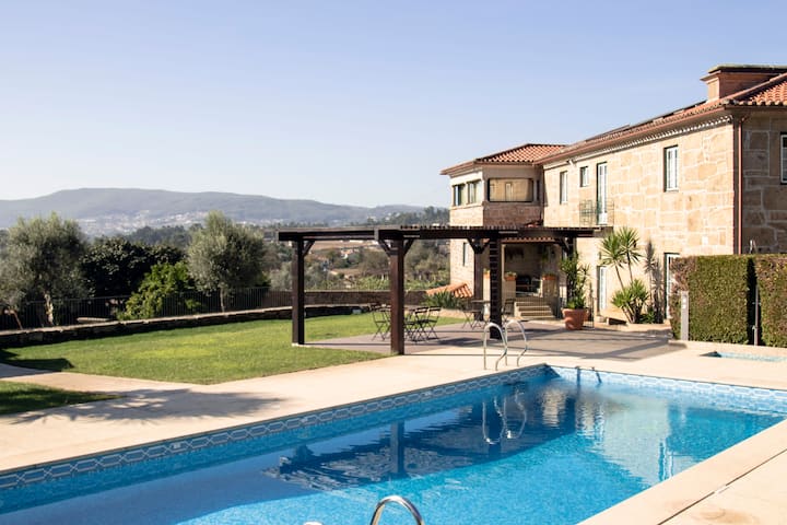 Country House - Private Heated Pool (12 pax)