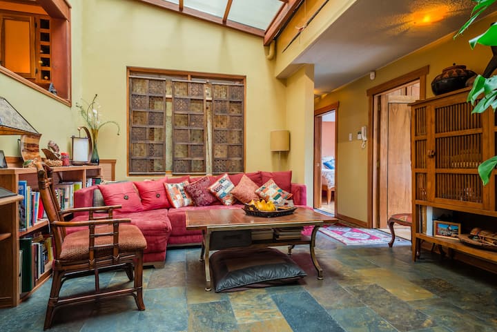 YOUR HOME IN QUITO!  Luxurious and just like home!