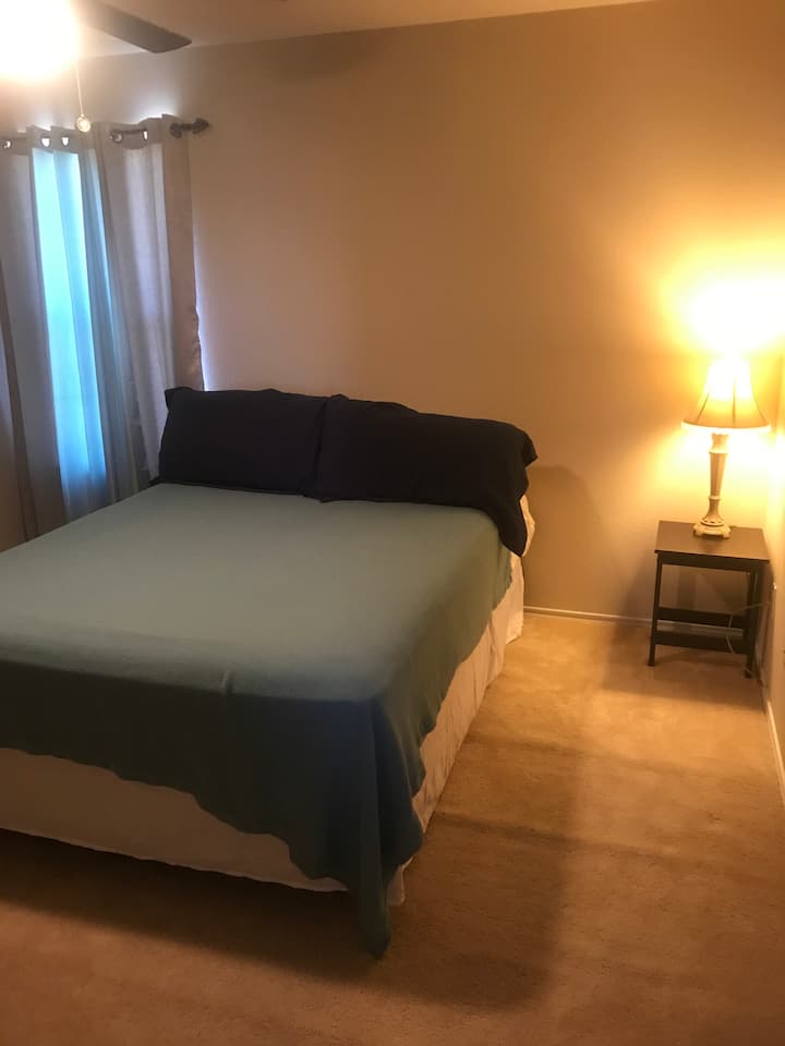 Quiet comfy bedroom (queen size bed)