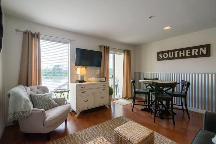 COZY AND VERY CONVENIENT TO DOWNTOWN!!