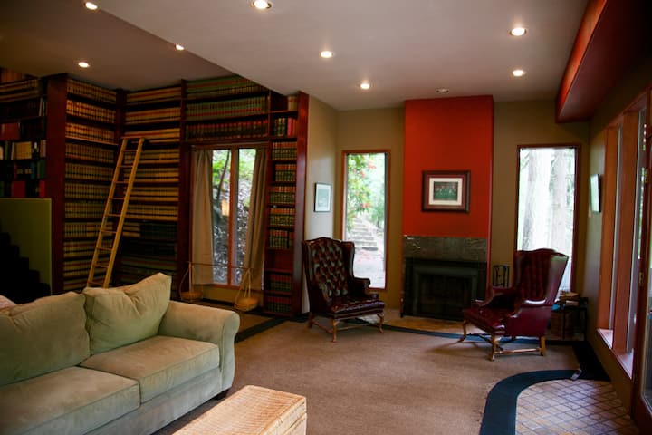 Treehouse Library Guest Suite