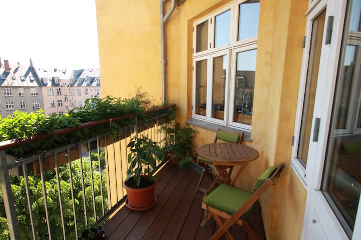 Apt with 2 balconys and garden view