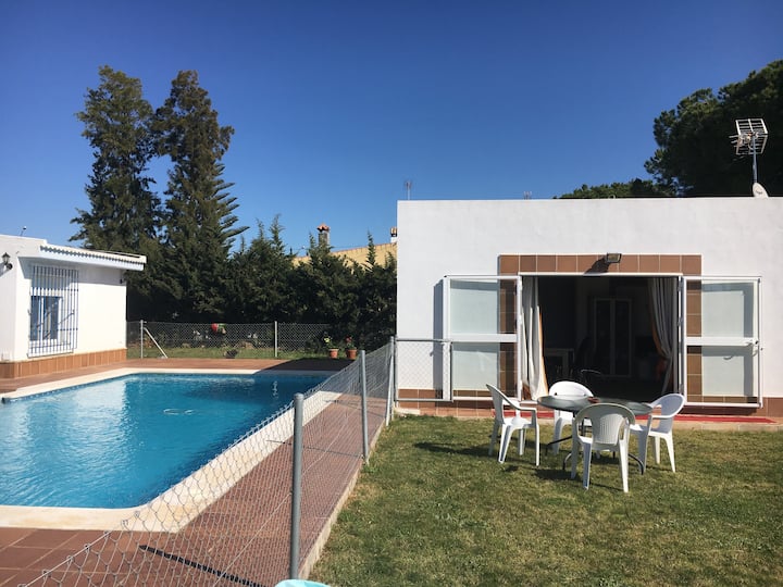 Independent in-law with pool 3km from the sea