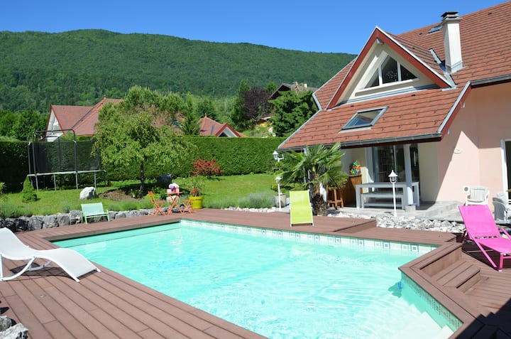 Family house with pool near Lake Annecy