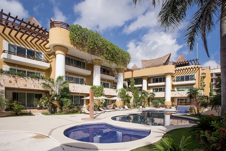 Luxury, cozy condohotel, beach club, pool, seaview