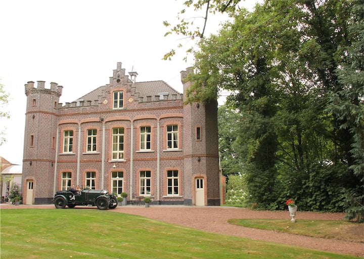 Castel 't Haantje near Bruges
