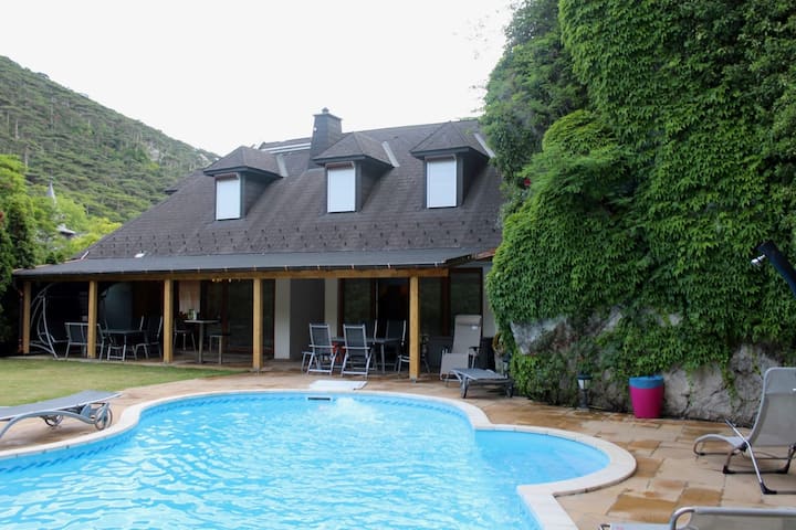 Beautiful villa with swimming,sauna, climate
