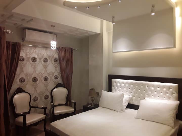 Jibralter Twin Room Luxury Suite