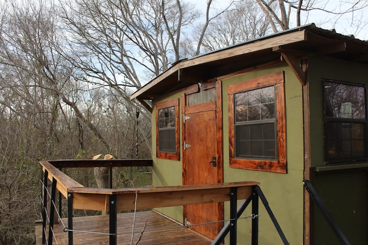 Treehouse on a private spring fed creek