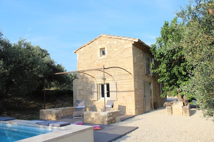 France authentic shed in Provence, heated pool