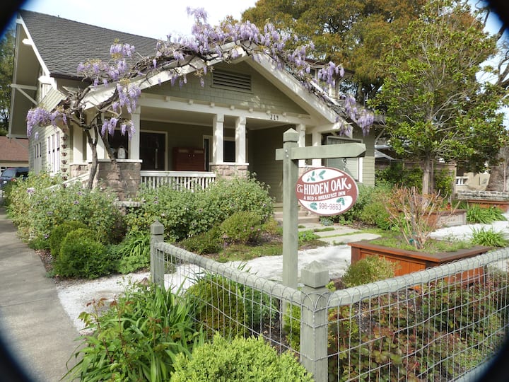 bed and breakfast in sonoma | b&b with a pool, close to the historic plaza