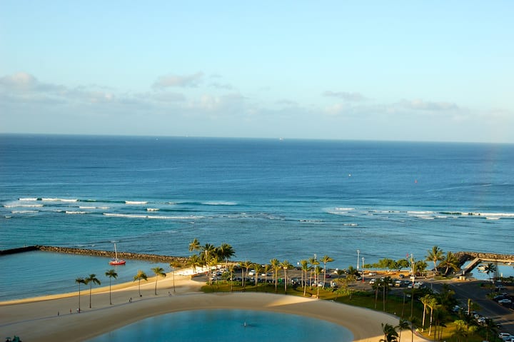 Ilikai 2112: Stunning Ocean View in Sunny Waikiki