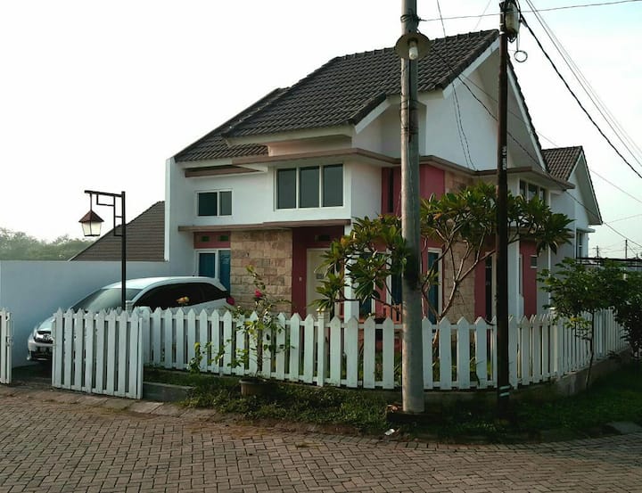 Cheap homestay, beautiful +wifi in Malang  Batu