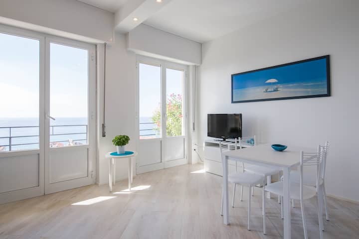 Cozy studio apartment with stunning sea view