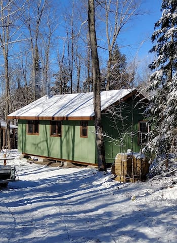 Proudfoot: An Off Grid Cabin North of Huntsville
