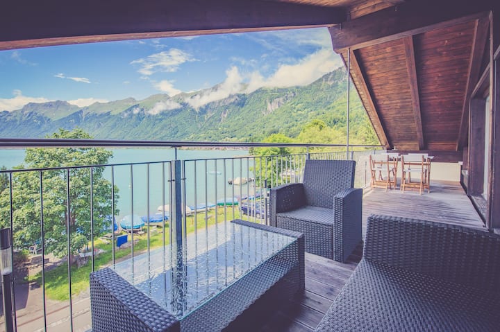 Attic apartment with balcony on Lake Brienz,  Brienz