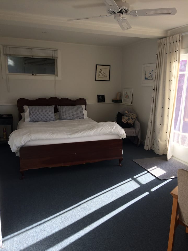 Self contained flat in Ellerslie, Auckland