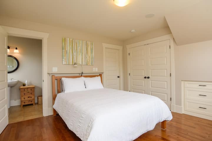 Master Guest Room ~ Charming Downtown Home