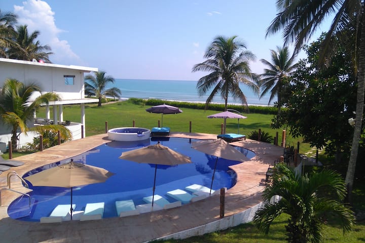Villa overlooking the sea in Costa Esmeralda