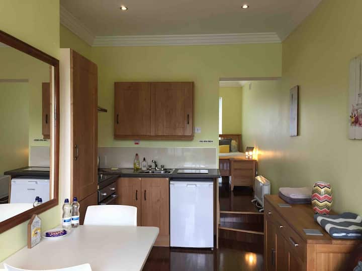 Drogheda Town Center Private apt near Airport
