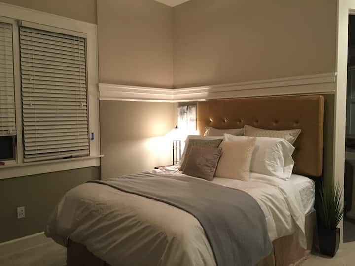 Private guest suite - Clean and Quaint