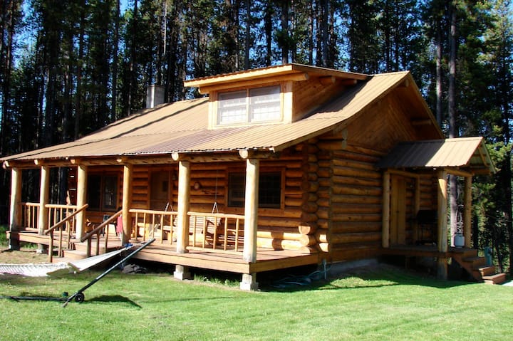 Cabin on 1 acre, close to Nat Park