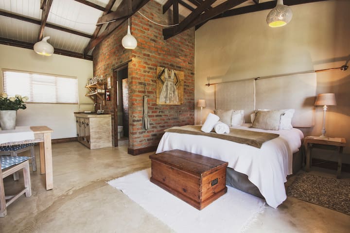 A Hilltop Country Retreat -Standard Double Room