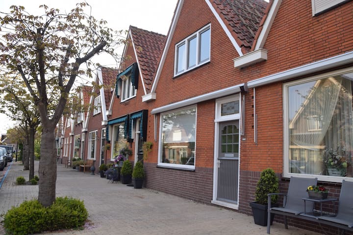 A cosy house in centre Volendam.