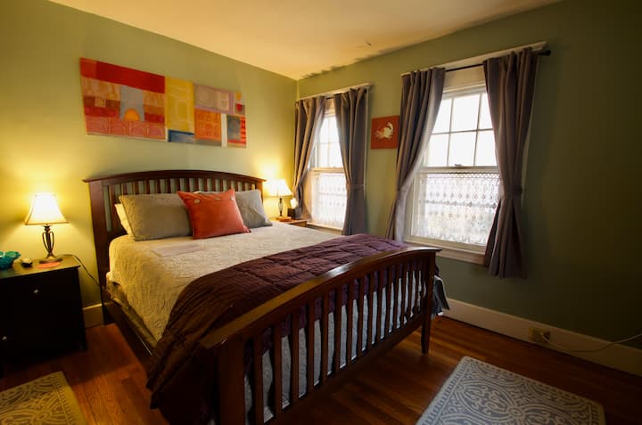 Location & Charm! minutes to Yale/New Haven/QU