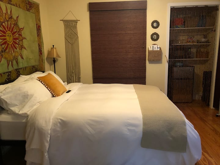 Bamboo Bungalow * 1 BR Suite with Private Entrance