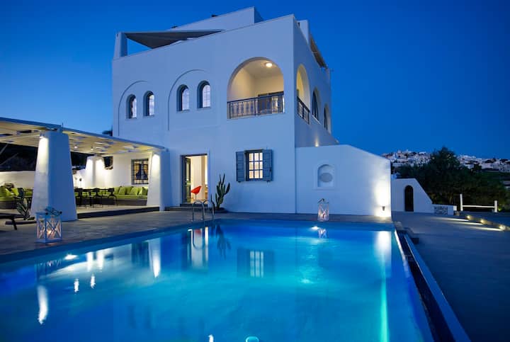 6 bedroom luxury villa in Pyrgos