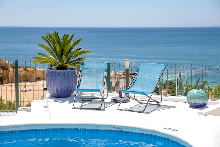 Luxury villa, beach access and panoramic views
